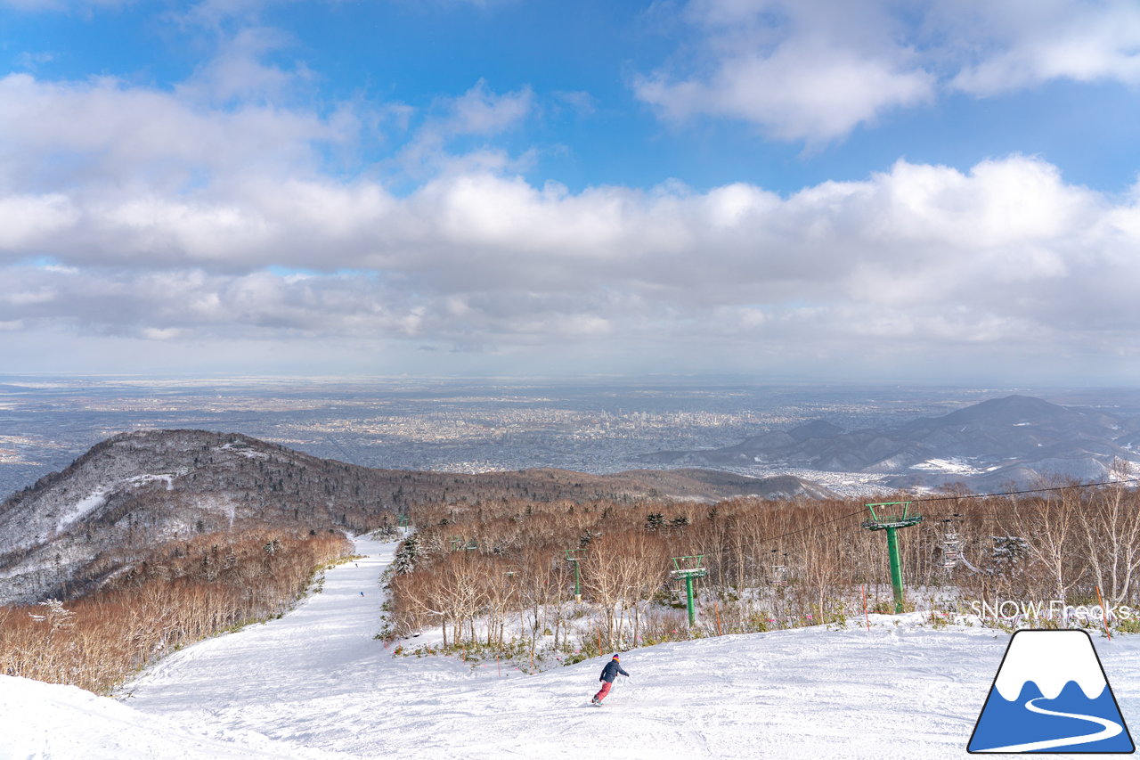 サッポロテイネ｜久しぶりの降雪で粉雪コンディション復活！ゲレンデ上部、2本の中斜面が絶好調(*^^)v